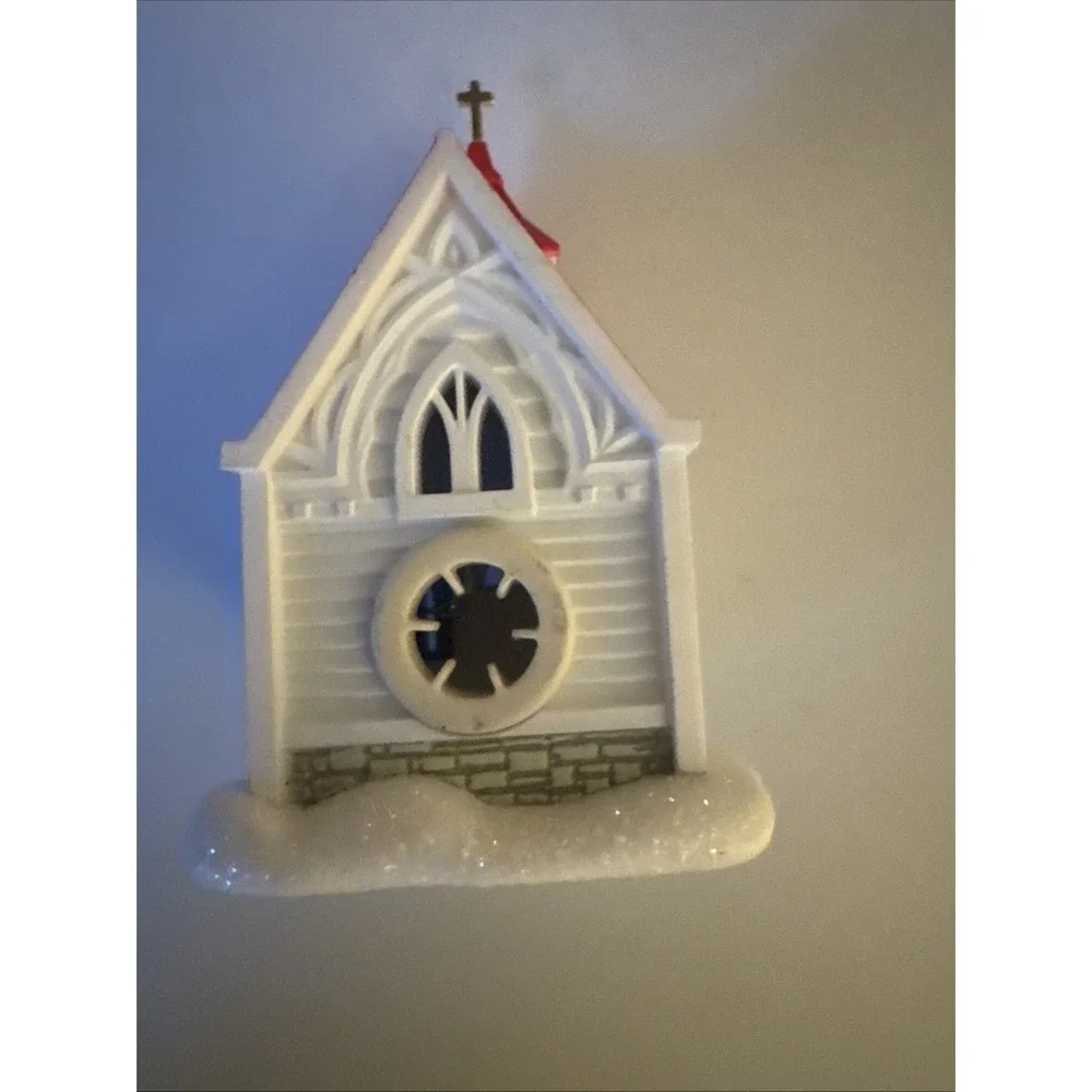 Hallmark Candlelight Service‎ Church Ornament Magic Light Red Roof 2017